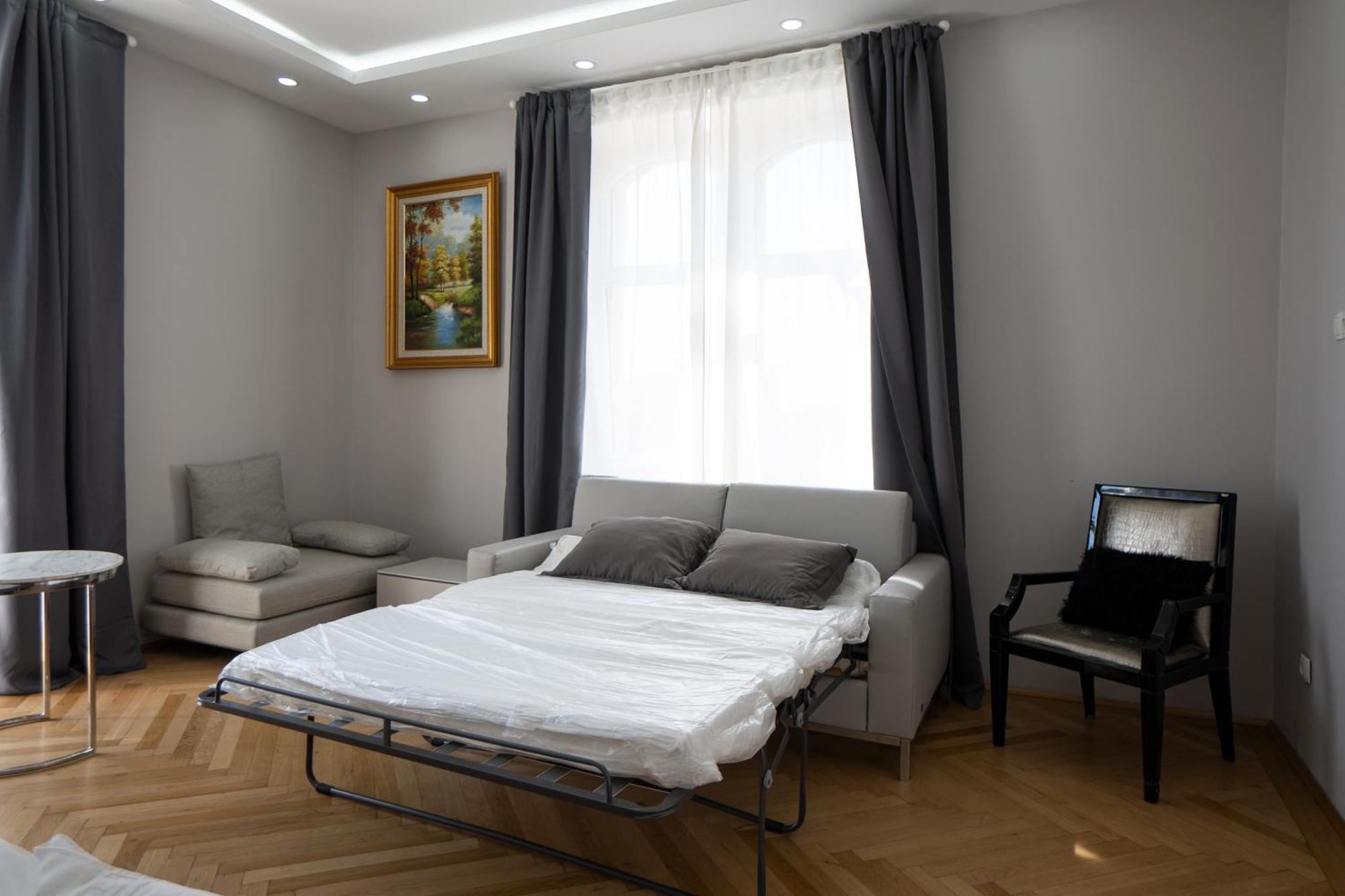 Charming 2-room With Balcony, 15 Min To Center Apartment