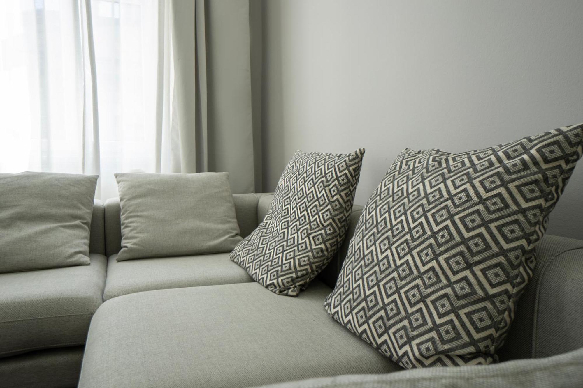 Apartment Charming 2-room With Balcony, 15 Min To Center *