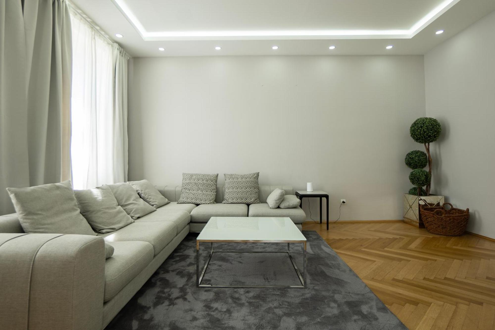 Charming 2-room With Balcony, 15 Min To Center * Wien