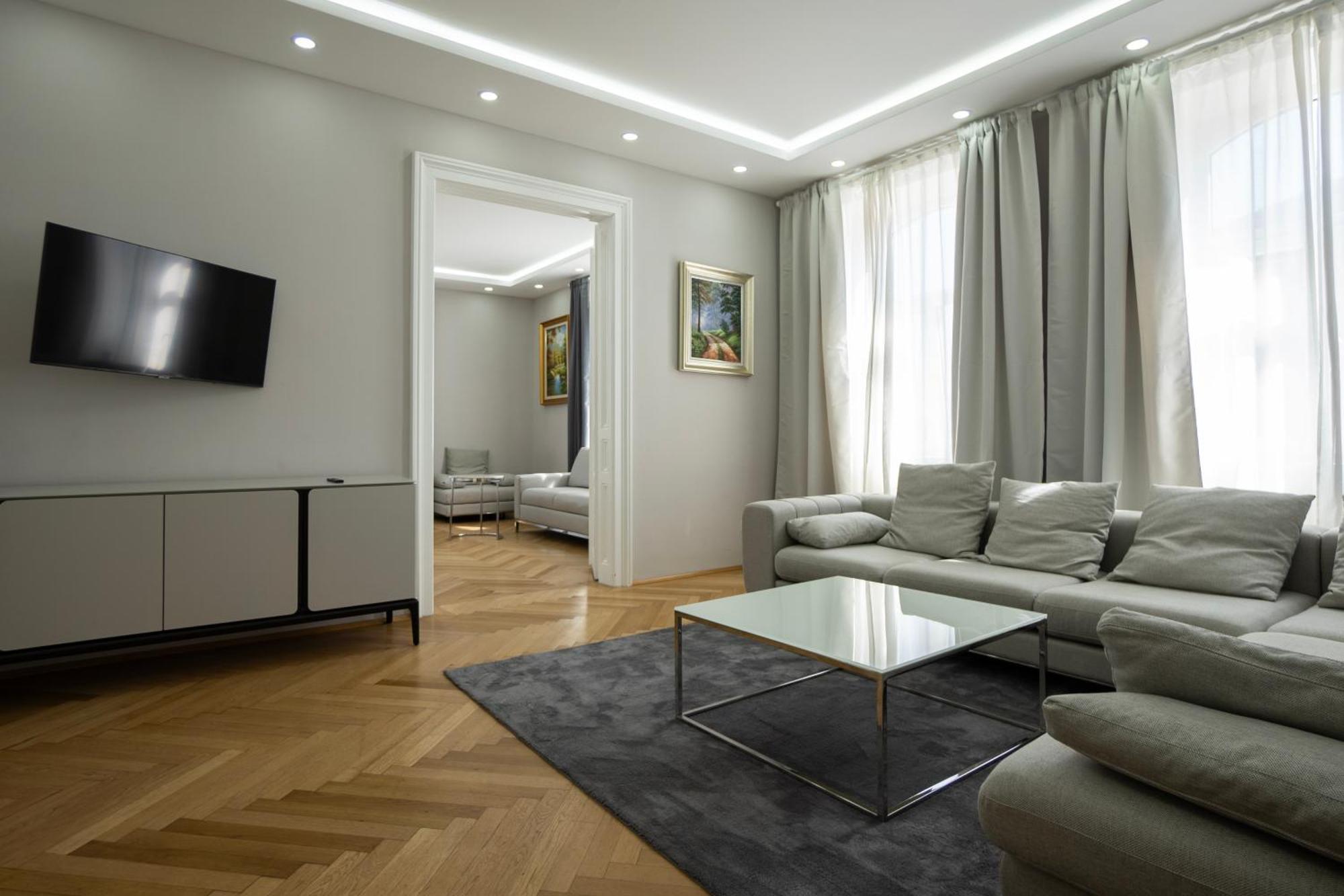 Charming 2-room With Balcony, 15 Min To Center Apartment Wien